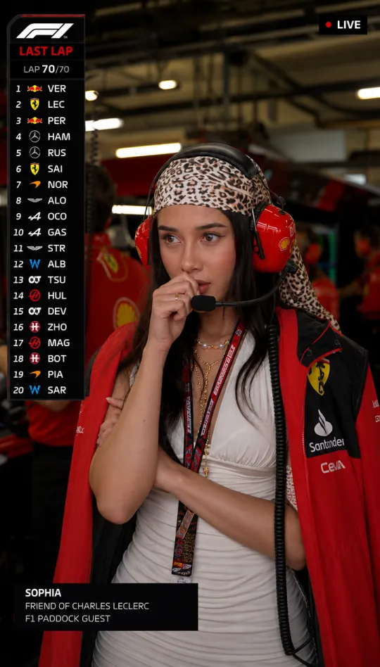 以下是几个符合要求的标题：

1.  上传照片，AI智能生成你“入镜”F1赛事转播的专属视频，感受速度与激情！ (40个字符)
2.  定制你的F1观赛大片：上传照片，AI合成你置身F1转播画面的专属视频。 (47个字符)
3.  你的F1高光时刻！上传照片，AI为你生成置身F1转播画面、沉浸观赛的专属视频。 (50个字符)
4.  上传照片，一键生成你“亲临”F1现场的专属观赛视频，体验沉浸式F1激情！ (40个字符)
5.  上传照片，AI为你打造专属F1观赛视频：让你“现身”F1转播，感受赛场氛围！