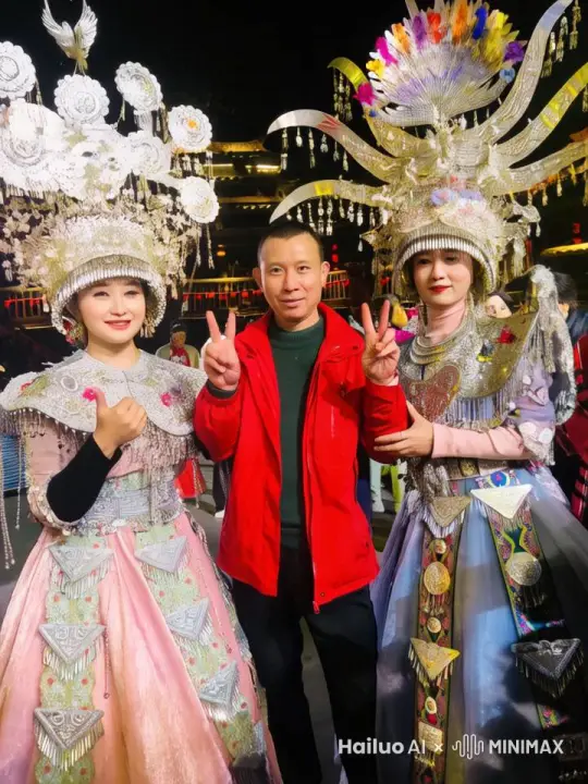 背景不变。让人物打拳，踢腿，八卦掌，挥舞宝剑转圈圈，飞上天空。 by Hailuo AI Video Generator