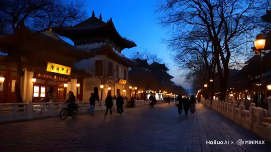 冬天的北京，入夜时分，北纬40度独有的蔚蓝色天空下，行人走在东四南大街那种古朴的街道，偶尔有自行车和汽车经过。树已经枯了，温暖的街灯亮起来。 by Hailuo AI Video Generator