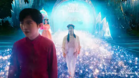 《中国年2025:奇幻新年之旅》
当2025年的钟声敲响,一场前所未有的奇幻之旅拉开帷幕。
在一个神秘的时空交汇处,一扇闪耀着五彩光芒的大门缓缓打开。门内,是一个由无数星辰碎片汇聚而成的梦幻通道,每一颗星星都闪烁着对新年的美好期许。
人们纷纷踏入这个通道,瞬间被奇妙的力量所笼罩。他们的身体逐渐变得轻盈,如同漂浮在浩瀚宇宙中的精灵。周围的星辰闪烁着各种绚丽的色彩,仿佛在诉说着未来的无限可能。
随着前行,通道的尽头出现了一座巨大的水晶城堡。城堡的墙壁上镶嵌着无数颗璀璨的宝石,折射出如梦如幻的光芒。城堡的大门缓缓打开,迎接人们的是一个充满魔法和惊喜的新年世界。
在这个世界里,时间仿佛失去了意义。天空中漂浮着各种形状奇特的云朵,有的像可爱的动物,有的像奇幻的建筑。地面上铺满了柔软的彩虹地毯,每走一步都能踏出五彩的音符。
新年的使者们身着华丽的服饰,手持着闪耀着光芒的魔法棒,在人群中穿梭。他们用微笑和祝福,为每一个人带来新年的喜悦和希望。
在城堡的中央,有一棵巨大的生命之树。树上挂满了晶莹剔透的水晶果实,每一颗果实都蕴含着一个美好的愿望。人们纷纷摘下果实,将自己的愿望轻轻地放进心中。
突然,天空中绽放出绚丽的烟花。烟花化作各种奇妙的形状,如飞舞的蝴蝶、奔腾的骏马、璀璨的星辰。它们照亮了整个新年世界,也照亮了人们心中的梦想。
在这个充满创意和想象力的新年世界里,人们忘却了过去的烦恼,沉浸在欢乐和希望之中。他们手牵手,一起迎接2025年的到来,共同开启一段充满奇幻与惊喜的新旅程。 by Hailuo AI Video Generator