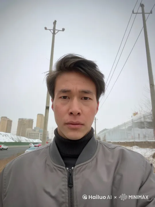 展示未来城市的全景,飞行汽车在空中穿梭,智能建筑高耸入云。
2.
智能城市:展示智能交通系统,自动驾驶汽车在街道上行驶,智能电网调节能源使用。
3.
人工智能:展示AI在日常生活中的应用,如智能助手、自动驾驶、医疗诊断机器人等。
4.
虚拟现实:展示人们通过VR/AR技术进行工作、学习和娱乐的场景。
5.
生物科技:展示基因编辑技术如何延长人类寿命、治愈疾病。
6.
经济发达:展示全球市场一体化、资源管理、无现金社会等。
7.
社会与文化:展示教育、医疗、生活方式等方面的变化。
8.
政治与治理:展示全球治理、民主参与、法律与秩序等。
9.
冲突与挑战:探讨技术伦理、社会不平等、环境问题等。
图片中的人物存在于这个世界 by Hailuo AI Video Generator