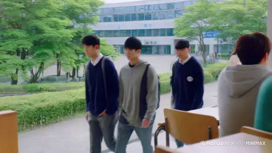 好大学就是好大学，当天张林等人就被人告知下午四点整要去自己的班级，因为要和新同学见面。张林寝室四人一起走向计算机楼的路上几乎都是一个念头：“虽然本人不是色狼，但是自己班级里的MM们可别都是恐龙就好。”

    这四个人几乎可以说是最后走进班级的，当然了这是故意的。拿眼一打量，这四个号称不是色狼的人心里有底了，因为他们发现整个班级里男女比例大概为3：1。在经过简单的测量后发现女生MM们都还算看的过去，暂时没发现超级恐龙。这让张林等人以及众位男生们安心不少。

    张林坐在教室的最后面的那排座位上，因为这是张林的习惯，他自己主观认为坐在最后有很多好处，并且还可以不受前台老师的监控，这好处多大啊！张林身旁的座位是空着的，本来张烁是坐在那里的，但是他突然发现一个MM身边竟然没有人坐，于是乎这小子就很不要脸的坐了过去。对此张林虽然很鄙视张烁，但是心里其实在后悔自己的动作为什么会那么慢！

    这个时间大家都在忙着和自己座位四周的人认识，张林则是转转头很无聊的看着窗外，张林自己认为他自己似乎有点内向不怎么喜欢接受新鲜的事物。

    正当整个教室闹哄哄的时候，门开了走进来一个带眼镜大概三十几岁的中年男子。教室里的人一见有人进来于是都停下了嘴里的活计看着那人。

    只见那人走上了讲台，先是习惯性的扶扶了眼镜，然后才说道：“欢迎大家来到计算机系，我是本届新同学的辅导员，我叫封远。下面安静了，我开始点名了。”歪着脑袋看着台上的封远拿着个小本念着一个个人的名字突然间张林感觉很无聊，张林从没想过自己的大学生活是这样开始的。

    正乱想着呢，听到有人叫自己的名字，张林习惯性的回答了下“到”！张林的话音刚落教室的门就开了，大家于是一起向门口看去，只见一个人走了进来，等大家看清楚了，那真是叫男生们傻眼，女生们妒忌的要死。想必不说大家也知道了，进来的是位美女，绝对的美女，错！应该称之为绝色美女！模特般的身材，一身长裙，圆圆的脸庞，迷人的微笑，飘逸的长发，就是胸部似乎没发育太好！有些可惜了！

    “请问着是计算机系网络信息专业八班吗？”那美女见教室里没人说话，于是弱弱的问道。好动听的声音，此刻所有人都在心里不禁感叹。

    还是讲台上的辅导员反应快，说道：“对，你是？”

    “我叫李微微，是本届的新生，被分到了八班。”原来这美女叫李微微啊，不错的名字。

    “哦，你自己找位置坐下把，我正在点名。”封远似乎有些腼腆的说道。

    张林突然意识到此刻几乎班级里所有的男生都想把他从现在的位置上挤走，因为整个教室就剩张林旁边这么一个位置了。十几秒后张林就闻到一阵淡淡的茉莉花清香，这位叫李微微的美女已经如愿的坐到了张林的身边。看着李微微坐到了他的身旁，张林摇摇头，心里竟然没有丝毫的欢喜，因为张林预感这个叫李微微的女生将会给自己带来不小的麻烦。

    讲台上的封远见最后一个人也到齐了于是继续点名。张林则是由于昨晚没怎么睡好，竟然闻着那淡淡的茉莉香味趴在桌子上睡了起来。不知道过了多久张林感觉有人在轻轻的推他，张林的第一反应就是老师来查自习了，而小青在推自己，于是张林立刻很精神的坐了起来，同时睡眼朦胧的对身旁的人习惯的说道：“小青，现在几点了。”

    一个不属于小青的声音轻轻的回答到：“张林，辅导员叫你上去自我介绍呢。”这个时候张林的眼睛才算是完全的睁开了，也看清了自己身边的人不小青，而是自己的新同学李微微。不知道为什么顿时张林的心里竟然感觉空落落的。

    站了起来甩甩脑袋，把那种空落落的感觉甩远点，张林想了想走上讲台开始了自我介绍。

    半个小时后全班四十二人都介绍完了，于是我们可爱的封远开始说道：“既然大家现在已经互相认识了，那现在就选几个干部为了保持咱们这个班级正常的运转。”... by Hailuo AI Video Generator