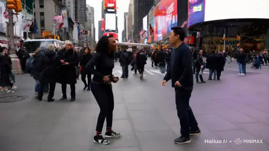 在纽约时代广场，一个黑人女人在和一个亚裔男人互殴，打了一会后，男人一脚把女人给踢到天上去了 by Hailuo AI Video Generator