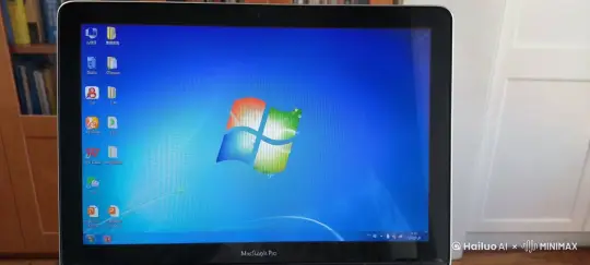 有美女在打开电脑
 by Hailuo AI Video Generator