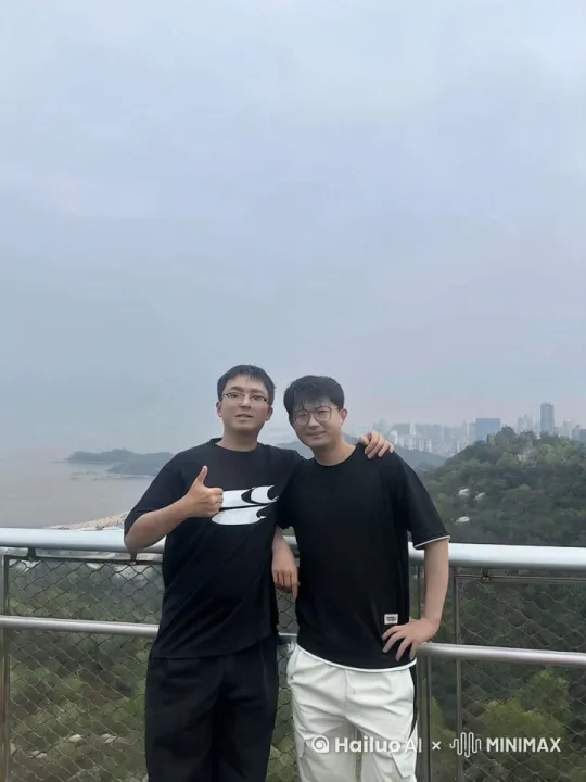 两个男的打假，右边的被打哭了 by Hailuo AI Video Generator
