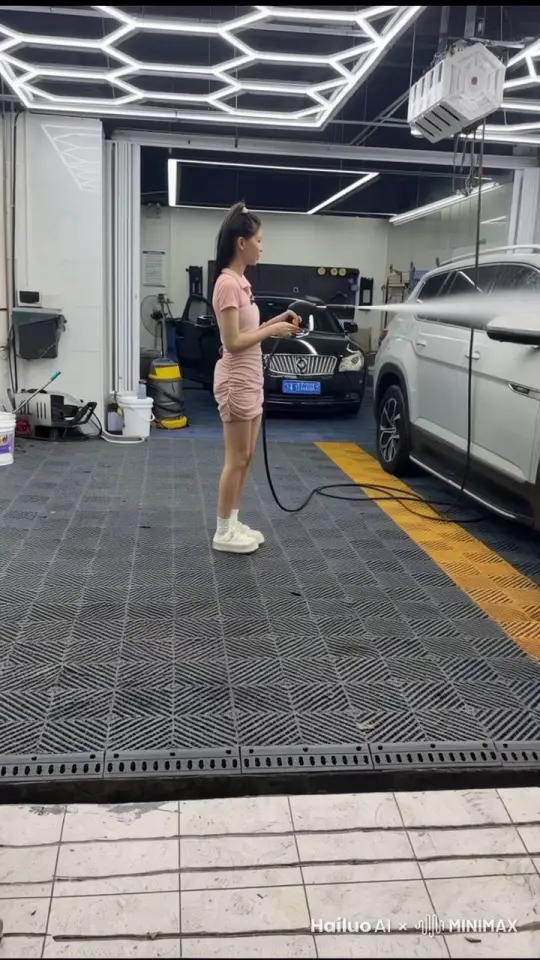 洗车视频 by Hailuo AI Video Generator