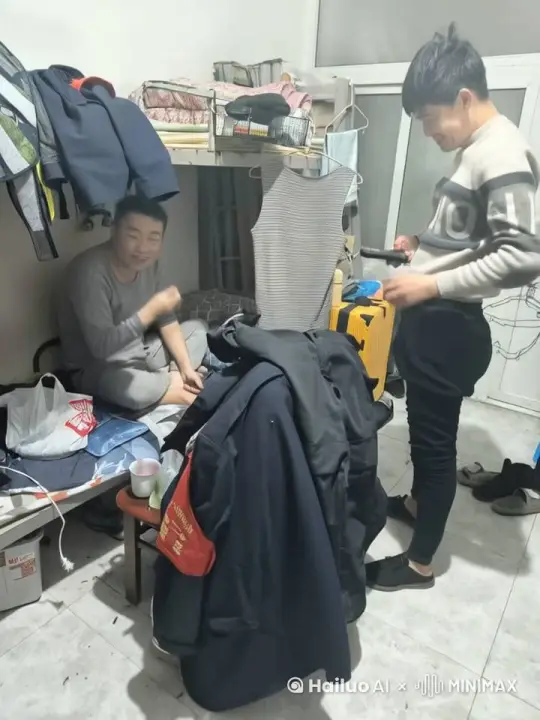 史诗级枪战特效，所有人拿着机枪对射。 by Hailuo AI Video Generator
