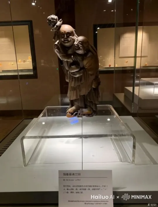 二人面带笑容的相互拥抱在一起，一人手持荷花，一人捧着圆盒 by Hailuo AI Video Generator
