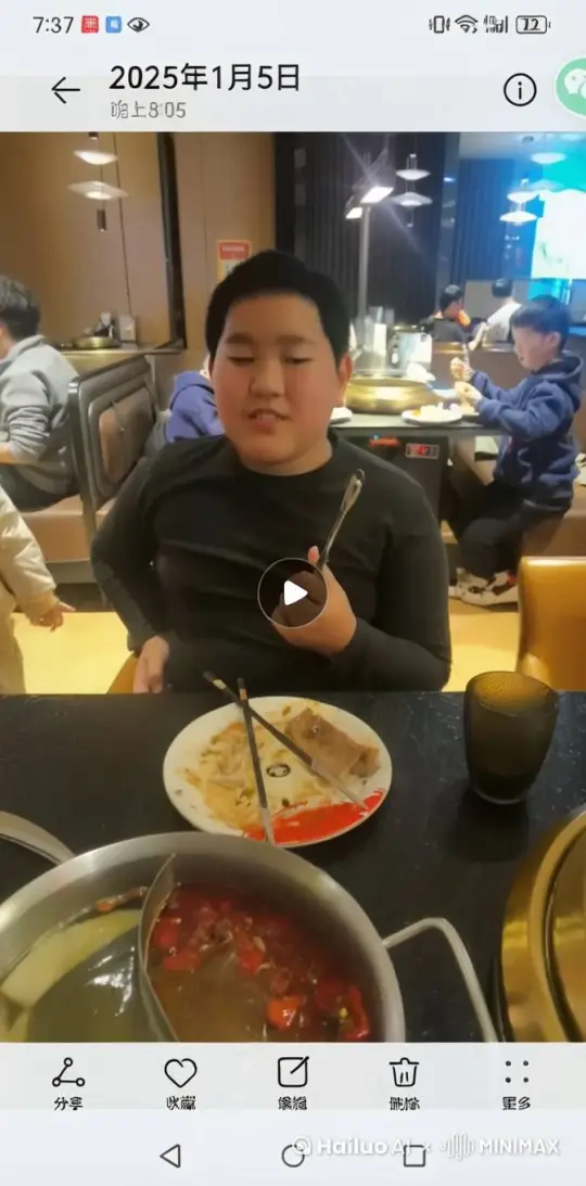 变成怪物。 by Hailuo AI Video Generator