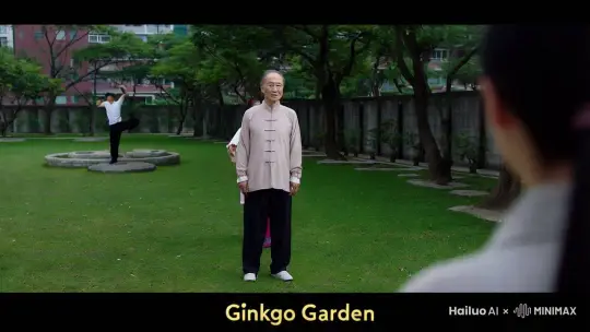 在温馨的银杏园小区，住着一位精神矍铄的王大爷，今年七十三岁。他曾经是一名中学教师，退休后一直独自生活。王大爷的老伴儿在多年前因病离世，子女们都在其他城市忙碌着自己的事业，很少有时间陪伴在他身边。
尽管独自生活，但王大爷把自己照顾得很好。每天清晨，他都会去公园打太极，生活规律且自律。然而，随着年龄的增长，王大爷内心深处的孤独感却日益强烈。
一个偶然的机会，王大爷的女儿担心父亲在家无人照料，通过家政公司为他请了一位保姆，赵阿姨。赵阿姨五十一岁，性格开朗热情，丈夫早年去世，孩子也都在外地工作。来到王大爷家后，赵阿姨把家里收拾得窗明几净，做饭也很合王大爷的口味。两人相处得十分融洽，渐渐地，他们发现彼此之间有很多共同的兴趣爱好，比如都喜欢听戏曲、看老电影。
日子一天天过去，一种微妙的情感在两人之间悄然滋生。他们觉得在人生的这个阶段，能遇到如此合拍的人实在是难得，于是决定携手共度余生。王大爷的子女得知这个消息后，都非常支持，他们觉得父亲终于能有个人陪伴，不再孤单。
王大爷和赵阿姨领了结婚证，开启了新的生活。刚开始，一切都很美好，两人相互陪伴，日子过得平淡又幸福。可是，没过多久，问题出现了。赵阿姨渐渐察觉到王大爷的房间里有一股奇怪的味道，这味道弥漫在衣服、被褥上，甚至王大爷走过的地方都能留下痕迹。
赵阿姨是个爱干净的人，这股味道让她有些难以忍受。晚上睡觉的时候，那股味道更是让她辗转反侧。她尝试委婉地提醒王大爷注意卫生，王大爷听后，每天都认真洗澡，换洗衣服，可那股味道依旧如影随形。
王大爷自己却丝毫没有察觉到这股异味，他很疑惑，自己已经很注意清洁了，为什么赵阿姨还是会抱怨呢？为此，两人之间渐渐产生了一些小摩擦，原本和谐的生活也蒙上了一层阴影。
一天，王大爷在公园和老友聊天时，无意间提到了这件事。老友听后，告诉他这是老人味，人上了年纪，新陈代谢变慢，皮脂腺老化，就会产生这种味道。而且这种味道很难通过普通的洗澡、换衣去除。王大爷听后，心里十分苦恼，难道就没有办法解决这个问题，让自己和赵阿姨的生活恢复如初吗？
老友见状，安慰王大爷说，他之前也有同样的困扰，后来用了一个方法，效果很不错。原来是用菊花、艾叶、陈皮各一百克，放到五百毫升的水里，熬开后浸泡一晚上，第二天把这个水喷在身上、衣服上、房间里，就能有效减轻异味。
王大爷如获至宝，立刻回家按照老友的方法去做。果然，房间里的异味减轻了不少，赵阿姨也感觉舒服了很多。然而，熬制这种药水比较麻烦，需要花费不少时间和精力。
有一次，王大爷和邻居聊天时，邻居说现在市面上已经有厂家把这三种植物提取制成了喷雾，使用起来非常方便，而且无毒无害、无添加，纯植物提取，不仅能去除老人味，对其他像尿骚味、脚臭味、老房子的霉味等都有很好的去除效果。
王大爷听后，马上买了这种喷雾。他发现，自从使用了这款喷雾，家里再也没有那股恼人的味道了。赵阿姨也非常开心，两人之间的感情又回到了从前，甚至更加深厚。
这件事在小区里传开后，很多老人和他们的家属都来向王大爷请教。王大爷总是热情地推荐这款老人房间去味剂，他告诉大家，现在厂家正好有活动，多买更划算。大家用了之后，纷纷表示效果很好，家里的异味消失了，生活也变得更加舒适。
如今，银杏园小区里的老人们，都因为这款去味剂，生活变得更加美好。王大爷和赵阿姨也在这没有异味的温馨环境里，幸福地享受着他们的晚年时光，每天都充满了欢声笑语 。 by Hailuo AI Video Generator