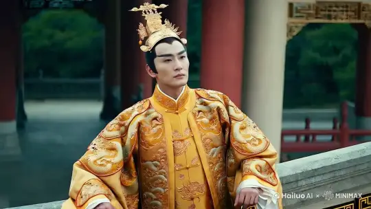 真实摄影，高质量，8k画质，，一个美男站在高处，俯瞰前方，庄重华贵的氛围，男子大气端正，浓眉大眼，身穿晚清皇帝服饰，皇袍秀着金色的五爪金龙，完美的工艺，精美绝伦的材质，头饰鲜艳明晰，举手投足间气质超俗，中景构图，古典宫廷风格，专业构图，达芬奇大师后期调色 by Hailuo AI Video Generator