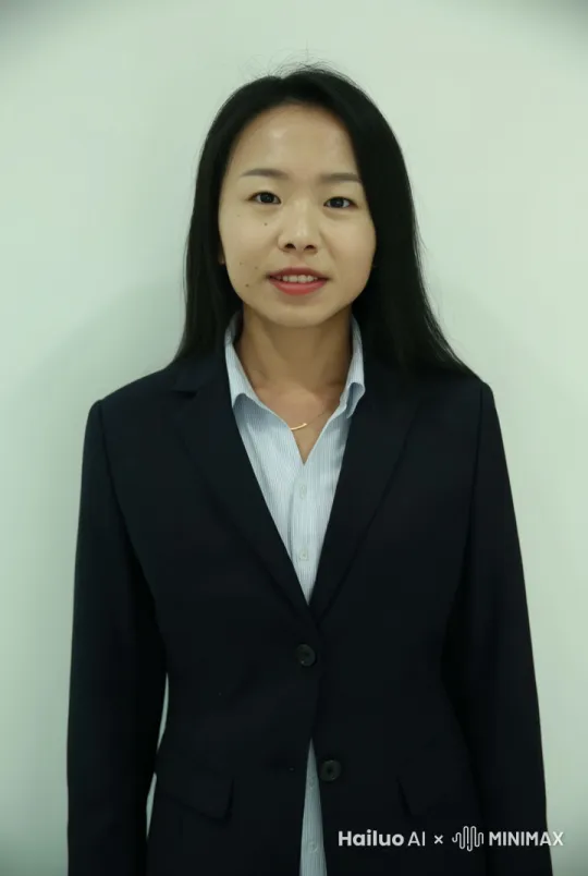 图中人物发怒，生气，表情愤怒，说我上早八，嘴型匹配我上早八，薅自己头发， by Hailuo AI Video Generator