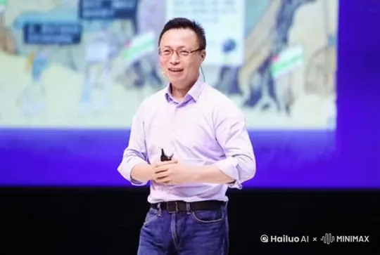 画面中的这个男人自己扇自己耳光 by Hailuo AI Video Generator