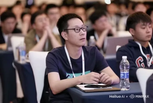 戴眼镜的男人拿起人喝了一口，然后掏出火锅吃了一口，站了起来，活动了一下，跳了一个舞 by Hailuo AI Video Generator