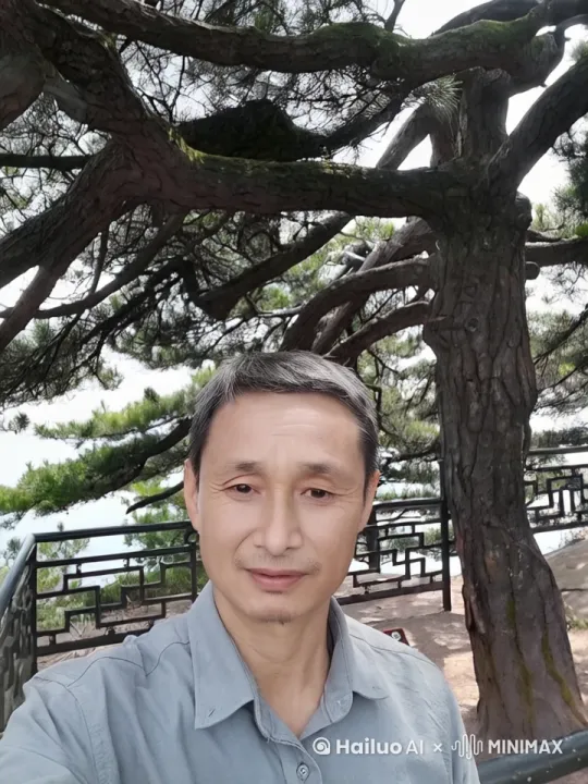 走在大山中，品一口云雾茶。 by Hailuo AI Video Generator