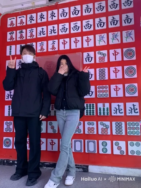 两人拳打脚踢互相战斗 by Hailuo AI Video Generator
