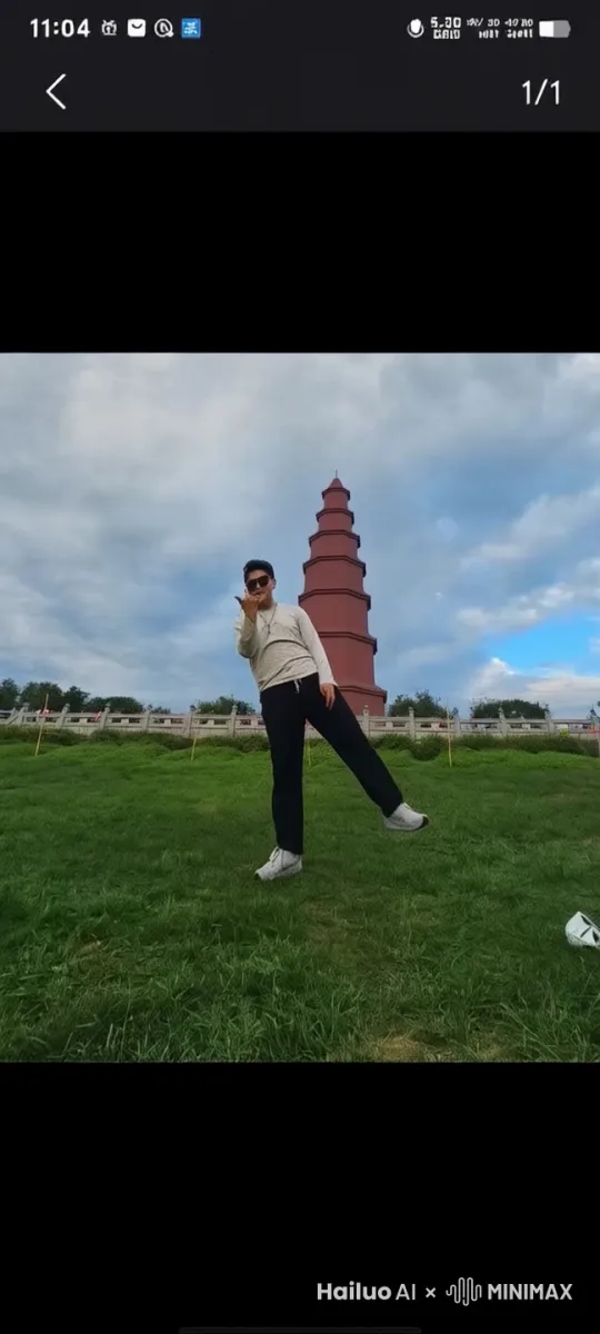 独自旅行到红塔山标志物的广场上拍的一张图片。帮我写实风格一点突出个人旅行的独特魅力和乐趣，当然也有一些孤单哦。并且p掉旁边的脚下的口罩。 by Hailuo AI Video Generator