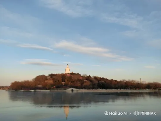 一直鲸鱼出水，到处巨大浪花 by Hailuo AI Video Generator