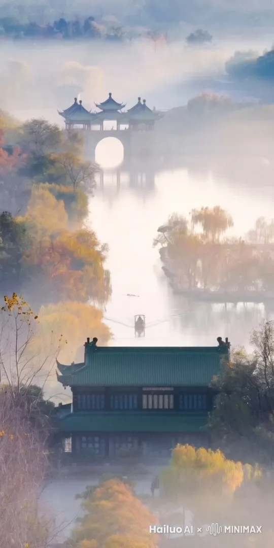 湖水荡漾，小船向前慢慢滑行，云雾氤氲蒸腾，景色宜人。 by Hailuo AI Video Generator
