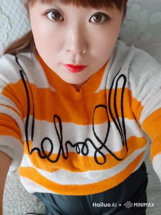 唐朝美女由远到近缓慢走来，回眸一笑百媚生。六宫粉黛无颜色。 by Hailuo AI Video Generator