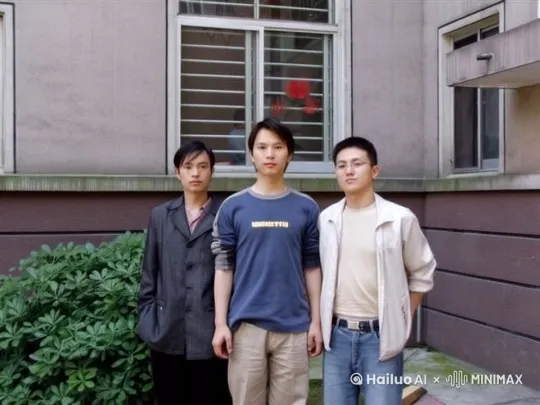 拥抱 by Hailuo AI Video Generator