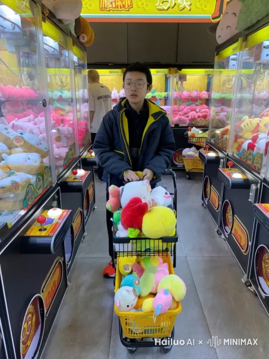 娃娃变大 by Hailuo AI Video Generator