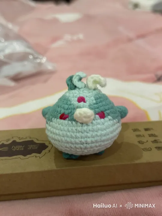 小鸟左翅膀举起来又放下，然后右翅膀举起来又放下，然后两个翅膀举起来屁股扭扭，最后飞起来在大森林中跳百鸟朝凤 by Hailuo AI Video Generator
