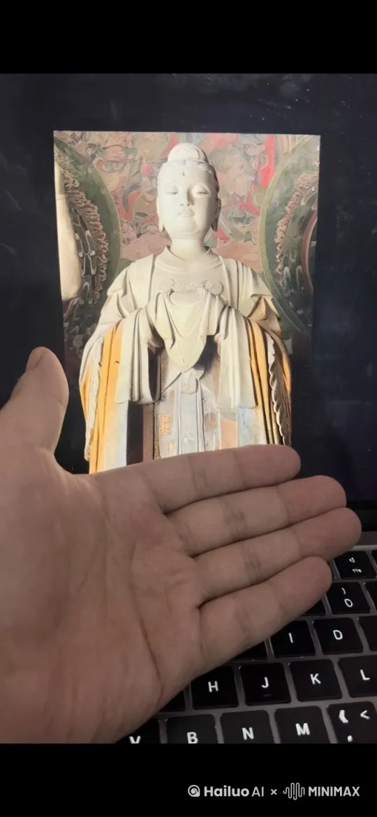 雕像慢慢向前飞出屏幕，站在手上 by Hailuo AI Video Generator