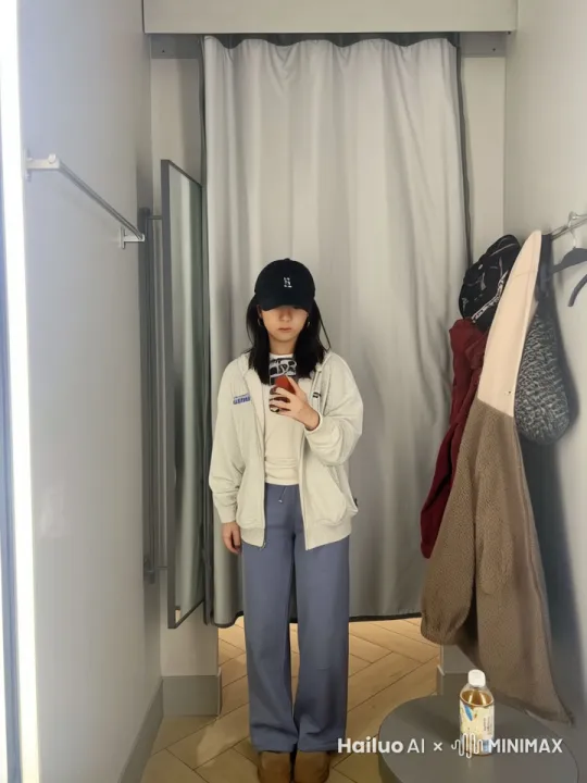 图片中的女孩，先扔掉手机，做了两个托马斯全旋，然后模仿丧尸爬墙 by Hailuo AI Video Generator