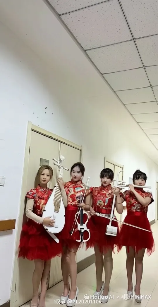 各自弹奏乐器 by Hailuo AI Video Generator