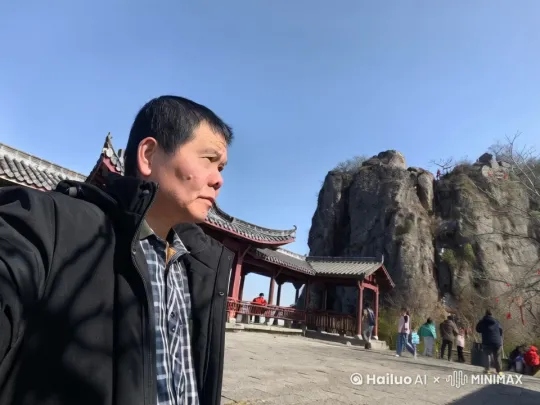 打仗的场景带点战火子弹乱飞声音响亮 by Hailuo AI Video Generator