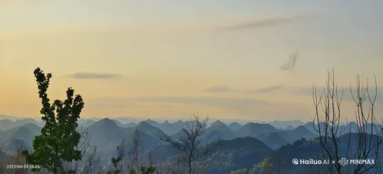 参考照片，让夕阳更美，云朵飘动，镜头从左往右慢慢移动，一群飞鸟在镜头前飞过 by Hailuo AI Video Generator