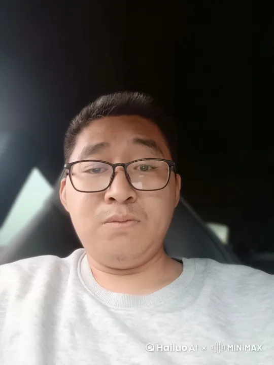 离职时公司给补偿金，可以签署的文件通常有以下几种：
 
离职补偿协议类
 
- 员工离职补偿协议书：明确补偿金额、支付方式、支付时间等关键内容，还可能涉及保密义务、竞业限制等条款。
- 解除劳动合同经济补偿金协议：详细说明双方解除劳动合同的原因、经济补偿金数额计算方式、支付时间和方式等。
 
离职手续类
 
- 离职交接单：在确认补偿金相关事宜已明确，且交接单上无“双方再无争议”等不合理条款，可签署该文件，用于记录工作交接的内容、物品归还等情况，确保离职流程的完整性。
- 离职证明：按照《劳动合同法实施条例》规定，用人单位出具的解除、终止劳动合同的证明，应当写明劳动合同期限、解除或终止劳动合同日期、工作岗位、在本单位的工作年限。若离职证明内容准确无误，不影响自身权益，可予以签署。
 
其他相关文件
 
- 收条或确认书：用于确认已收到公司支付的补偿金，一般包含收到的金额、支付方式、日期等信息，签署后可证明公司已履行支付义务。
- 保密协议和竞业限制协议：若员工在职期间接触到公司商业秘密等，公司可能会要求签署保密协议；若公司有竞业限制要求，也会签订竞业限制协议，并约定在员工离职后支付竞业限制补偿金。 by Hailuo AI Video Generator