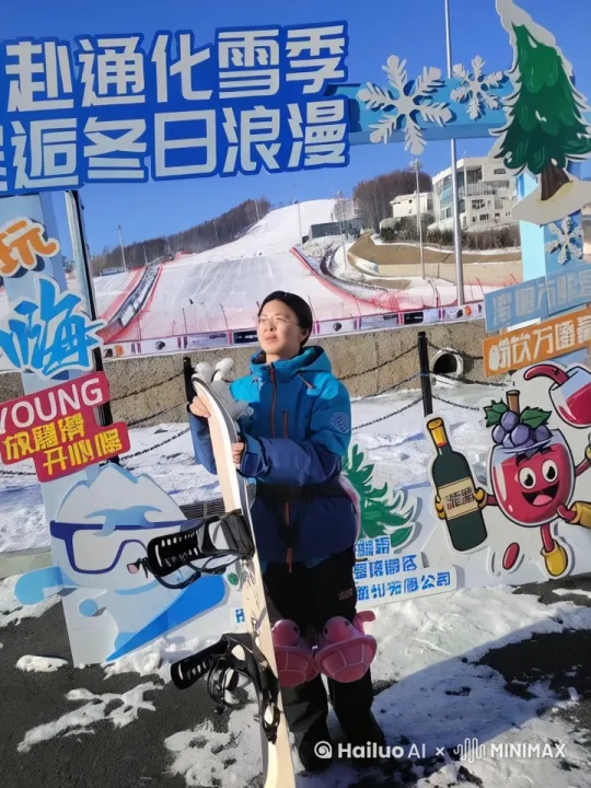 在吉林省通化市万峰滑雪场畅快的滑这单板，做着各种好难动作滑行了35秒，又酷又飒！ by Hailuo AI Video Generator
