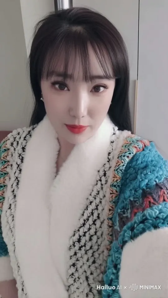 翩翩起舞，婀娜多姿 by Hailuo AI Video Generator