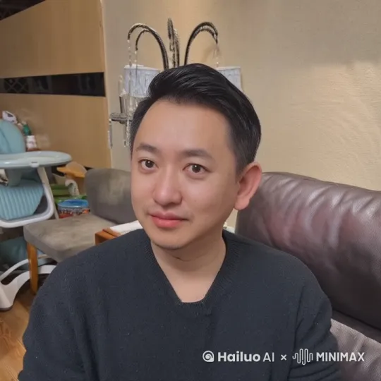 图片的人和一个美女接吻，要求看到全貌 by Hailuo AI Video Generator