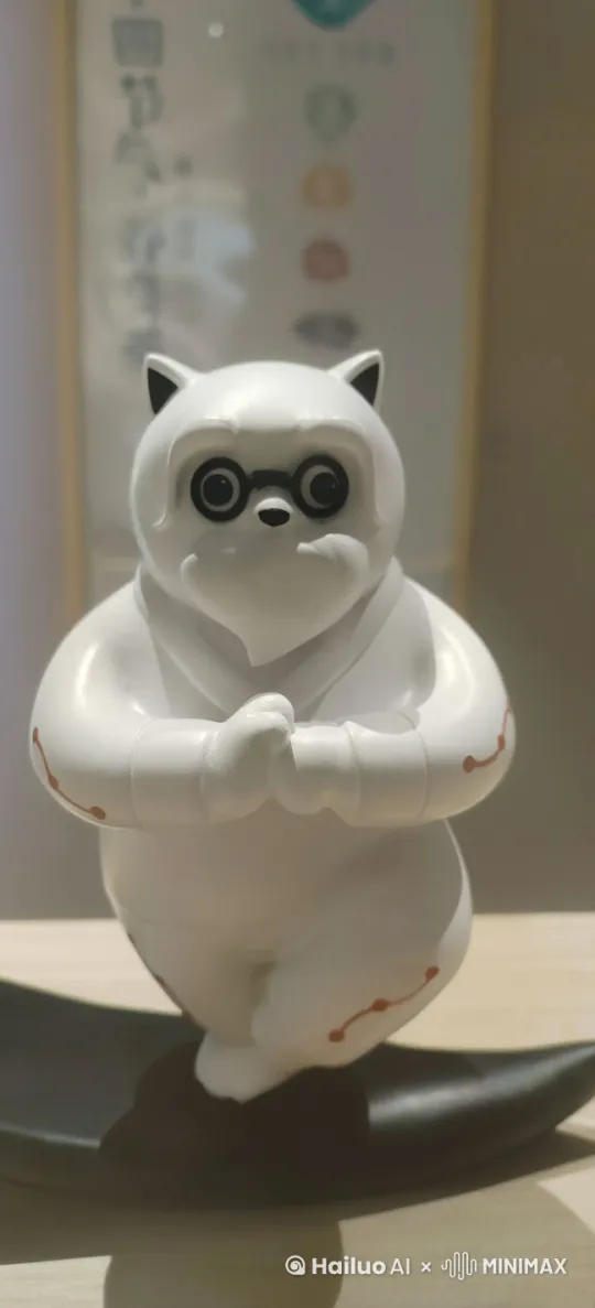 这个猫可以两个手臂分开，左右活动，上串下跳的走路，像人一样行走，还可以唱歌 by Hailuo AI Video Generator