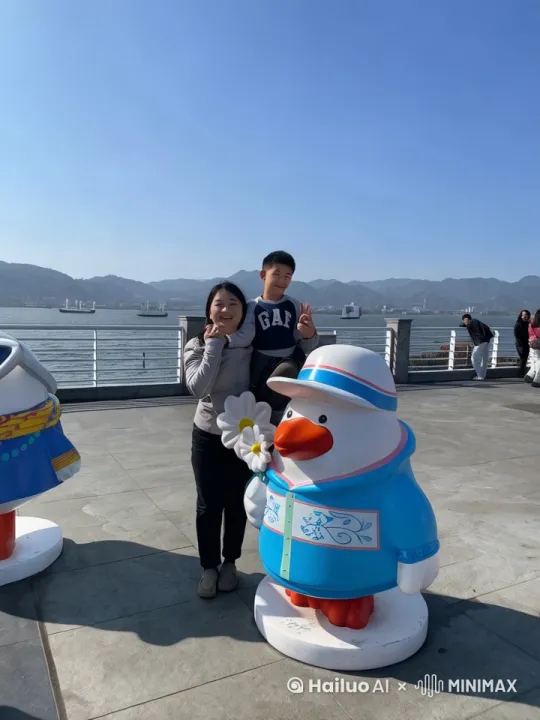 让小企鹅动起来 by Hailuo AI Video Generator