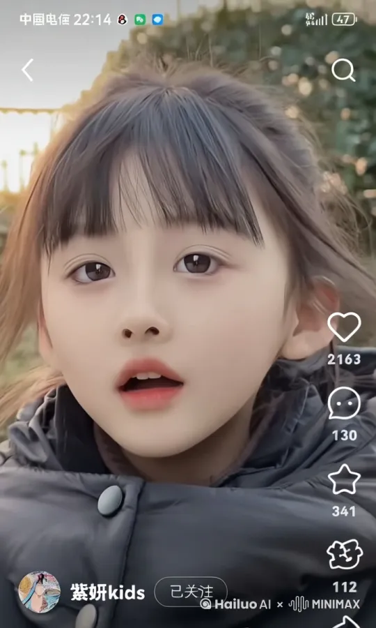 付瑶，这位身手敏捷的女剑客，紧握着她那柄锋利无比的长剑，眼中闪烁着坚定与愤怒的光芒。她站在破败的古庙之中，面对着她的宿敌薛凯，两人之间的空气几乎凝固。剑尖在昏暗的光线中闪烁着寒光，仿佛预示着即将到来的生死对决。付瑶的呼吸变得沉重而有节奏，她将所有的力量凝聚于手腕，准备发出致命的一击。 by Hailuo AI Video Generator