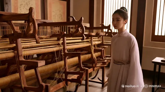看向《天工开物》插图活过来：明代织机自动编织神经网路，活字印刷模块组成GAN对抗网络
突然插播1983年电视剧《红楼梦》片段（贾宝玉转头变成赛博格）

 by Hailuo AI Video Generator