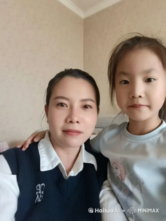 终于开学了，腰也不酸了，腿也不疼了，血压也不高了，整个人都飘了 by Hailuo AI Video Generator