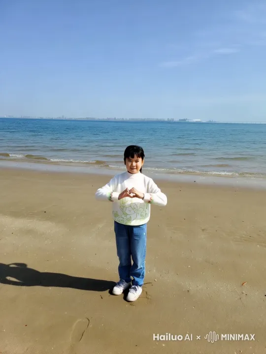 哪吒变身
视频生成信息:变哪吒，神话电影，双丸子头，红系带，乾坤圈，红色混天绫，金甲哪吒，身穿金盔甲，战甲，背后是熊熊烈火，大火，风火特效
参考图	新春变身特效 by Hailuo AI Video Generator