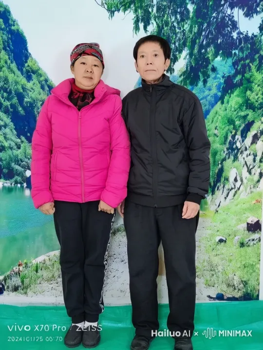 凶猛，霸气拳打脚踢，你追我我敢，您打我拉
，谁都不愿意输来打过不停 by Hailuo AI Video Generator