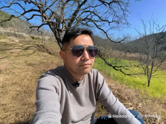 在核桃林中散步，放松，观察核桃长势，做自媒体 by Hailuo AI Video Generator