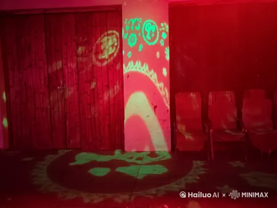 镜头往天上去看（中室恐怖类） by Hailuo AI Video Generator
