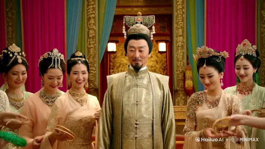 清宫皇帝在给妃子们发帝王绿手镯，每个人都很开心 by Hailuo AI Video Generator