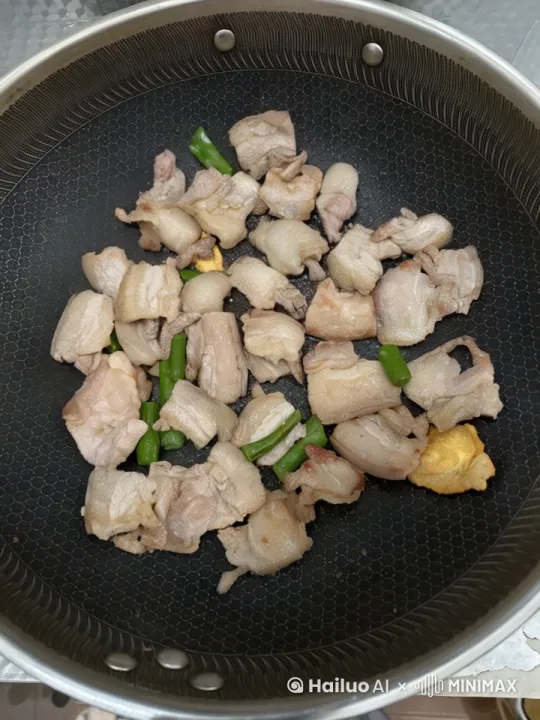 真实摄影，超细节，16K 超清画质，特写镜头，HDR 效果。在一口偌大的锅里，原本的每一块猪肉匪夷所思地幻化成了一只只活灵活现、活泼可爱的小猪仔。小猪仔们身上细软的绒毛根根分明，眼睛明亮而灵动，有的好奇地张望着四周，有的则亲昵地相互依偎着。锅内空间略显局促拥挤，但小猪仔们仍旧活力满满。画面整体营造出一种奇妙且令人惊叹不已的独特氛围，仿佛彻底打破了常规的认知界限，每一处细节都刻画得惟妙惟肖，让人不禁为这神奇的转变而心生惊喜。 by Hailuo AI Video Generator