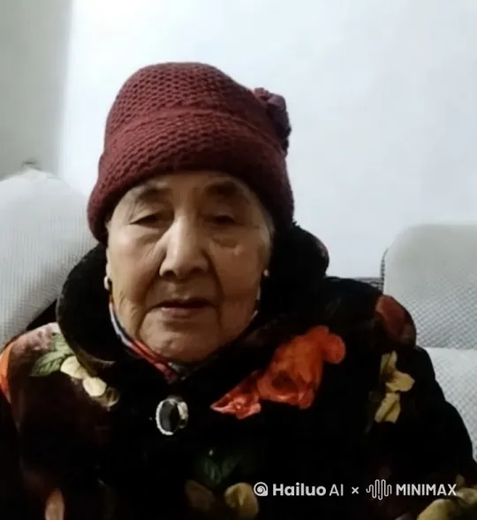 她是我的妈妈，现年88岁，生成一段说话走路吃饭与人聊天的视频 by Hailuo AI Video Generator