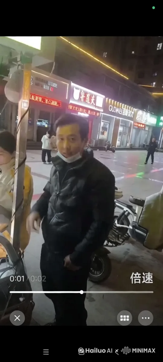 图中女士在走米兰T台，聚光灯跟随，镜头拉远! by Hailuo AI Video Generator