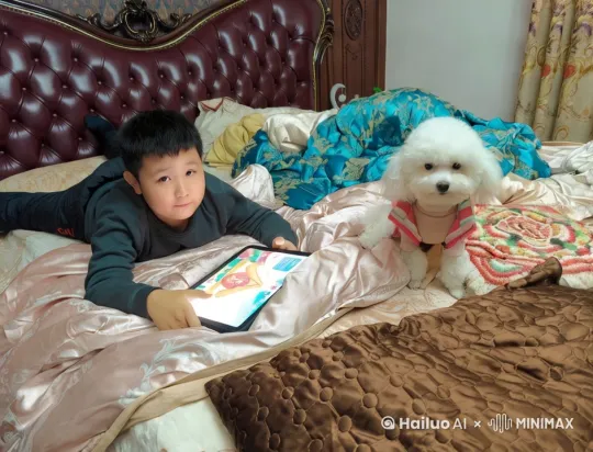小孩和小狗站起来跳舞 by Hailuo AI Video Generator